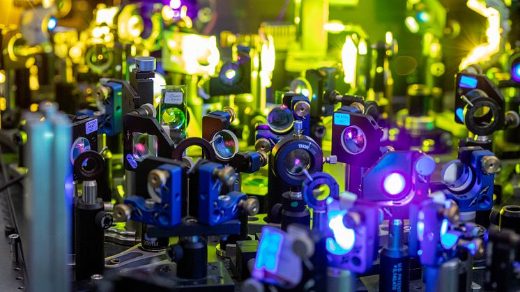 Laser a impulsi ultrabrevi utilizzati presso il dipartimento di Fisica del Politecnico di Milano per studiare le celle fotovoltaiche-3.jpg