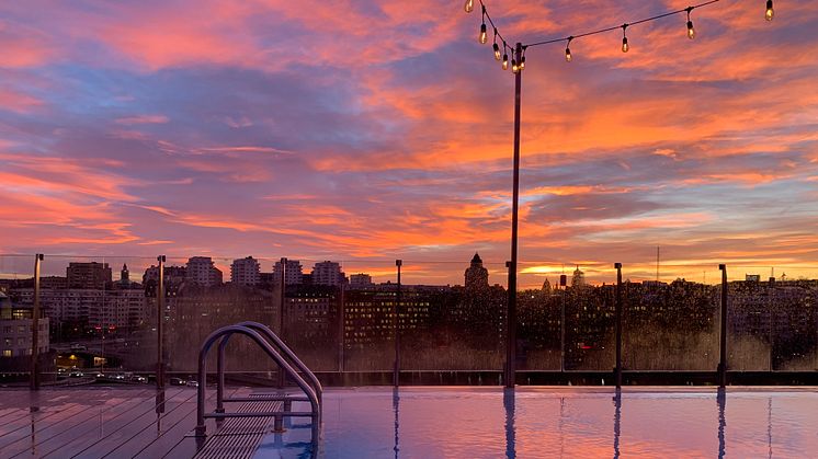 pool-sunset-selma-city-spa-clarion-hotel-sign.jpg