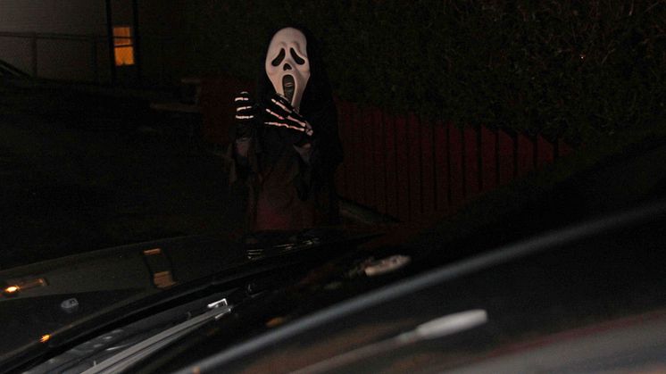 Halloween - knapt synlig for bilister