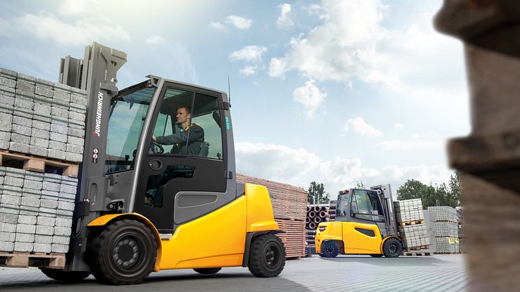 Jungheinrich etablerar samföretaget “ICOTEX” med Mitsubishi Caterpillar Forklift America Inc. 