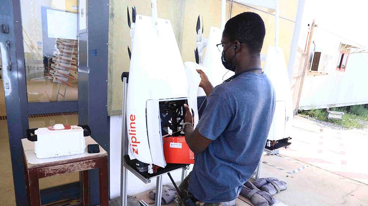 Zipline levererar vaccin via drönare i Ghana