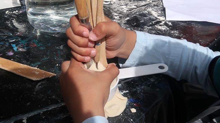 Konstnärer gästar Tensta konsthalls sommarverksamhet för barn