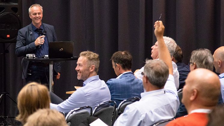 Stig Tore Røe fra Siemens på Byggherrenes scene. Foto Audun Braastad.