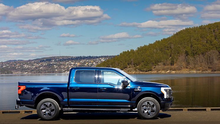 Ford F-150 Lightning Antimatter Blue Metallic 2023 (3)