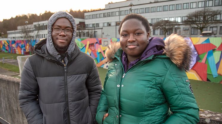 Sheikh Omar Loum och Fatoumata Bojang är två unga talanger från Bergsjön som med ord och musik berättar om sina inre och yttre resor i Kulturskolans projekt #minresa.