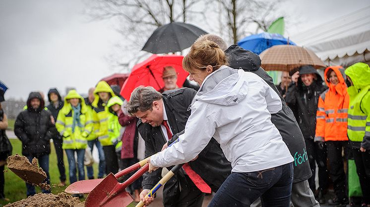 Glädjefyllt första spadtag