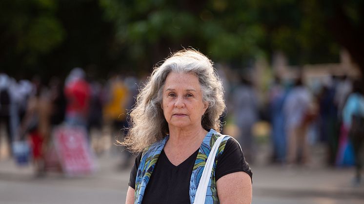 Klimataktivisten Anabela Lemos tar emot regeringens pris för mänskliga rättigheter och demokrati. Foto: Edson Artur