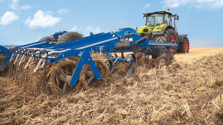 CLAAS tractor and 365FarmNet