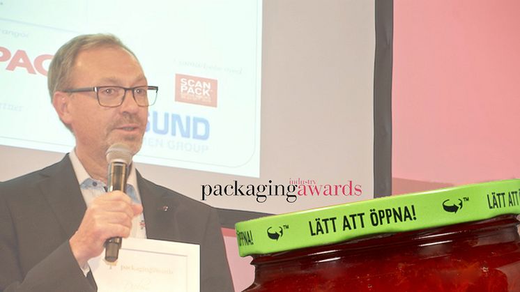 Mats Thuresson tar emot pris vid Industry Packaging Award