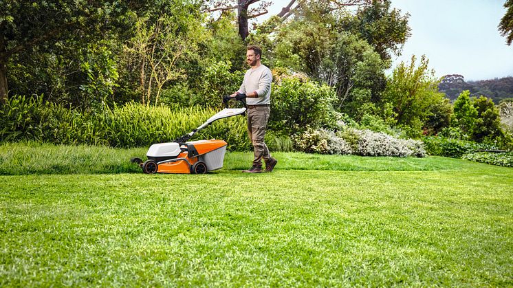 STIHL presenterar 4-i-1-gräsklipparna RMA 243, RMA 248 T, RMA 253 T, RM 248 T och RM 253 T.