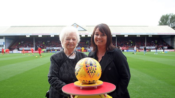 Margaret (left) with ng homes Waste/Recycling & Re-use Co-ordinator Karen Elliott