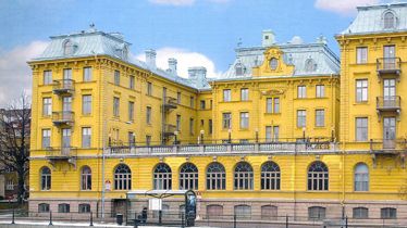 Den slumrande skönheten har nu vaknat efter 70 års vila – I dag öppnar Elite Grand Hotel i Gävle