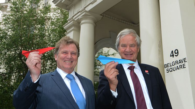 The UK Ambassador of Argentine, Carlos Sersale di Cerisano and Norwegian's CEO Bjørn Kjos 