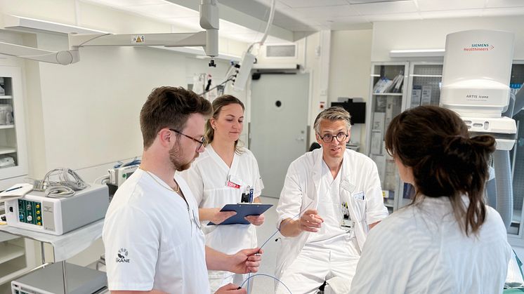 Andreas Bennström, medicinteknisk ingenjör, Emina Larsson, intensivvårdssjuksköterska och Fredrik Holmqvist, överläkare har varit delaktiga i att bygga upp det nya ablationslabbet på Skånes universitetssjukhus.