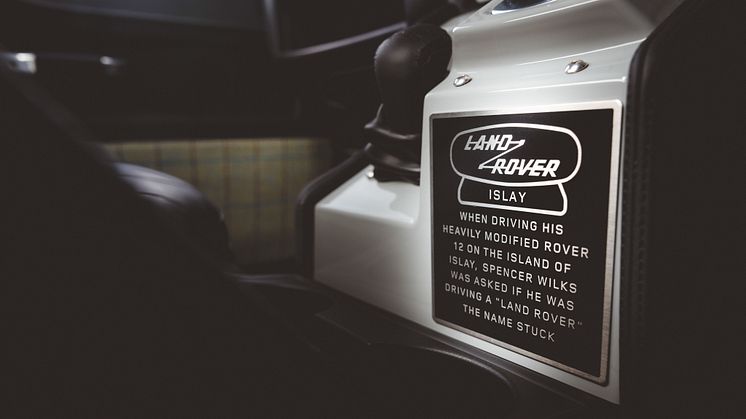 LAND ROVER CLASSIC DEFENDER WORKS V8 ISLAY EDITION 14