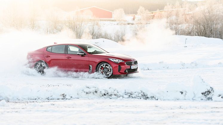 Kia Stinger rullar ut på svenska vägar