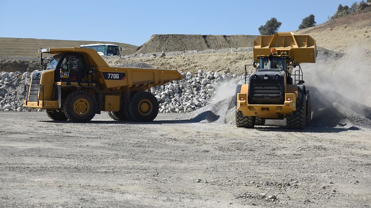 Svenske föraren Janne Hirsikangas i tävlingsmomentet "Load me up" vid europafinalen i Caterpillar Operator Challenge 2019.