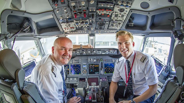 Norwegian 737 pilots in cockpit