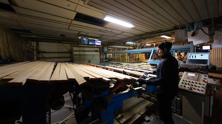 Sedan någon månad tillbaka är sågverket i Kalix åter igång och för leveransen av värmen står nu Solör Bioenergi. Fotograf: STARK fotografi & design