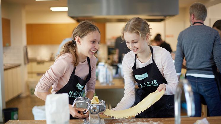 Lad børnene lave maden, mens du arbejder på hjemmekontoret