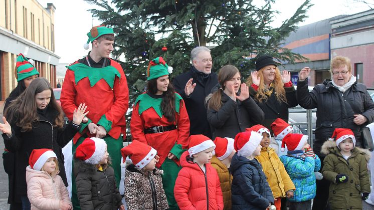 Stepping Stones for Families singing with the McDermott elves, Councillor Allan Gow and Bailie Jacqueline McLaren