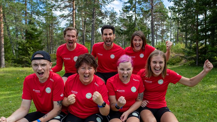 Min Klassikers mentorer Johan Olsson, Stephan Wilson och Annie Thorén tillsammans med deltagarna Rasmus Axelsson, Lotta Holmgren, Roosa-Maria Savonen och Malin Källgren. Fotograf: Jeff Thorén.