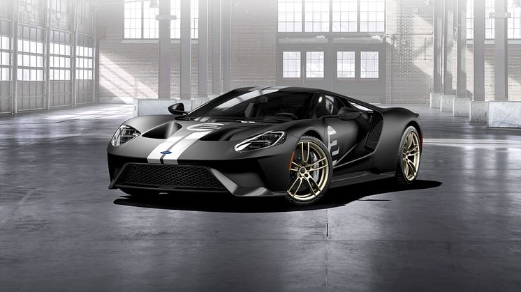 A vadonatúj, 2017-es Ford GT ’66 Heritage Edition modellváltozat a történelmi versenyautó-fényezéssel idézi fel az 1966-os Le Mans-győztes gép emlékét