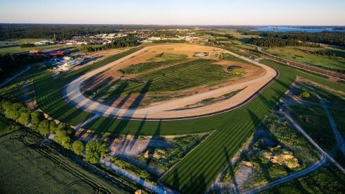 Pressinbjudan: Premiärritt på galoppbanan Bro Park