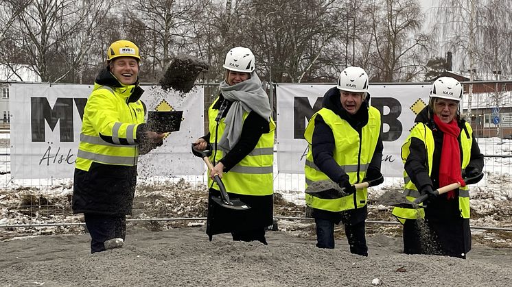 MVB bygger Danderyds nya korttidsboende  i massivträ - första spadtaget taget.