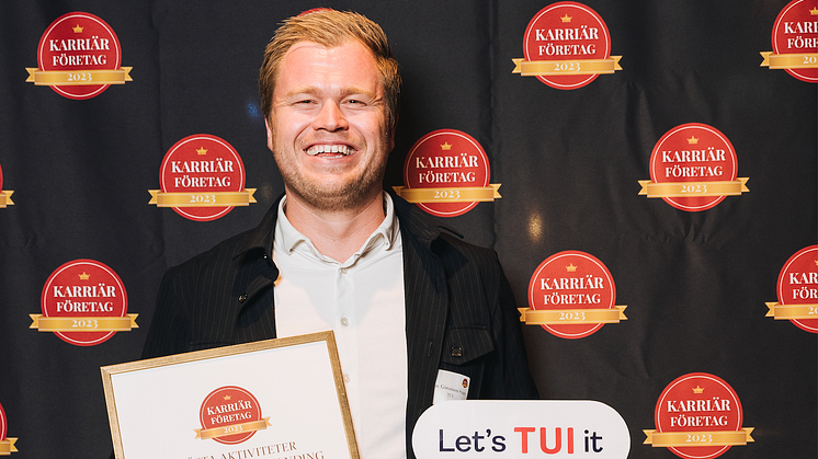 Marc Göranson-Svare på TUI tar emot priset för "Bästa aktiviteter inom employer branding" i kategorin Ekonomer.