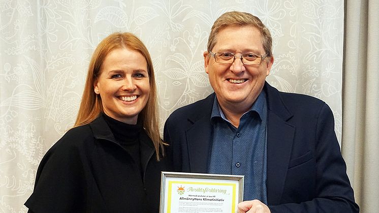 Lena Molund Tunborn, VD och Mats Arnsmar, styrelseordförande Poseidon med signerad avsiktsförklaring.