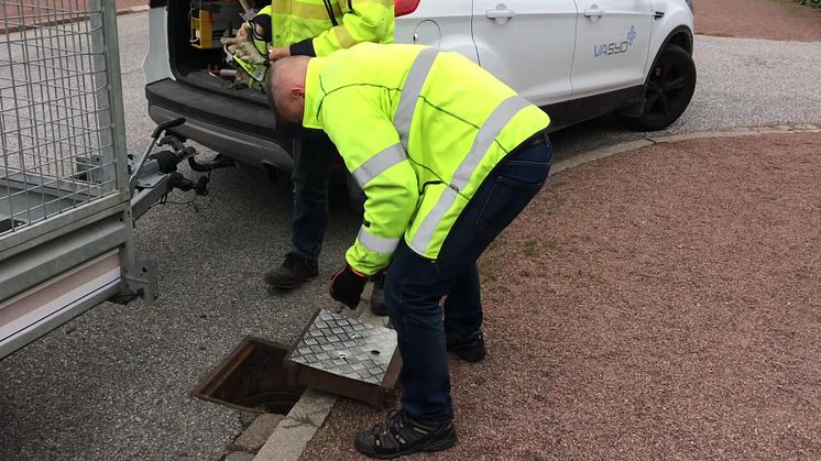 VA SYD sätter plåt på vissa gatubrunnar