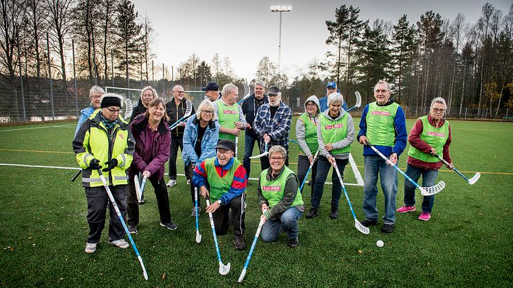 Glada seniorer som nu kan spela innebandy i Kopparberg