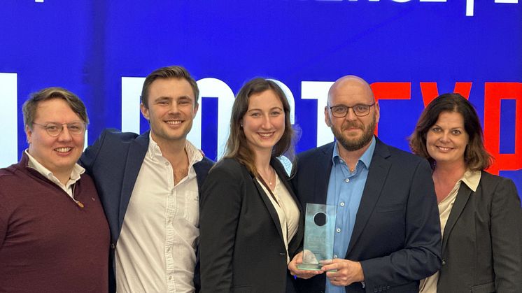 AWARD WINNERS: Eirik Venberget, Robert Malmsjö, Sarah Bjärkby, Jerker Dammbro and Myriam Hirsch holding the award that Posten Norge won last week under Parcel and Postal Technology International Awards 2022. PHOTO: Posten