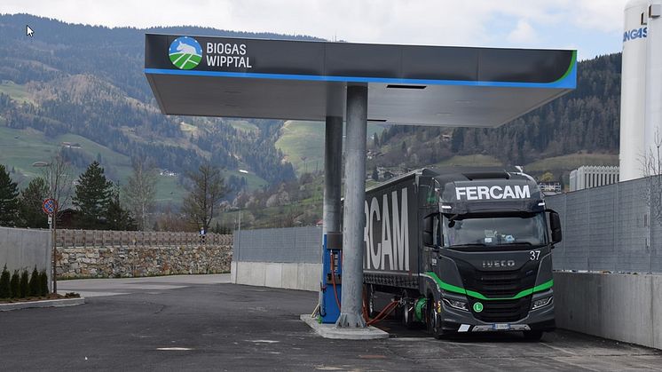 Die neue Biogas- und Bio-LNG-Tankstelle liegt auf der wichtigen Brenner-Transitroute. Quelle: Biogas Wipptal GmbH.