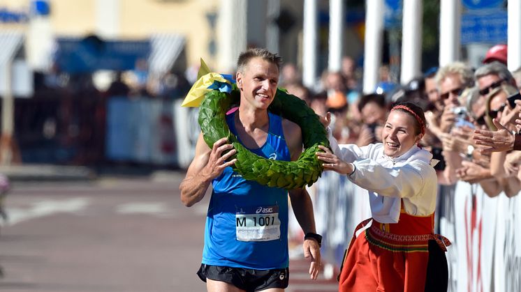 Jonas Buud vinner Ultravasan 2015 på ny rekordtid