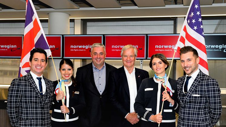 Norwegian CEO Bjorn Kjos and Gatwick Airport CEO Stewart Wingate with cabin crew