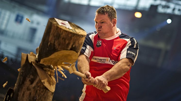 Her er Ole Ivar Lierhagen fra Brumuddal i aksjon under fjorårets VM i Timbersports.