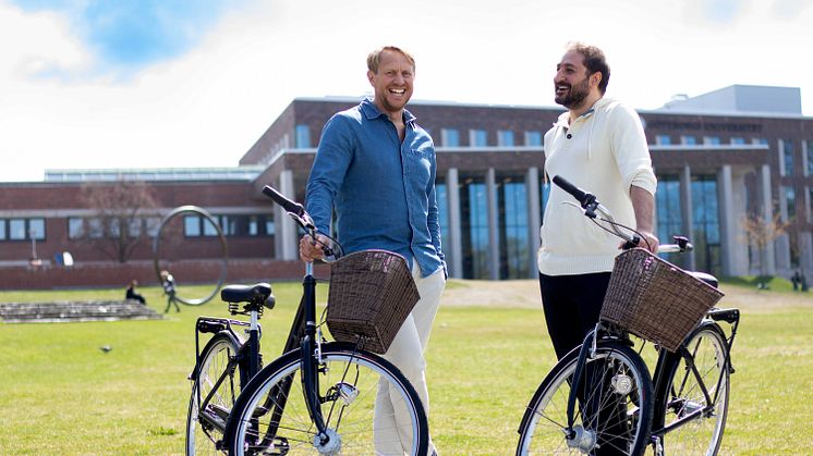 MOVS vd Mikael Klingberg och Göta Studentkårs ordförande Araz Farkosh