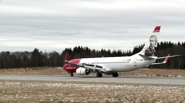 Norwegian LN-NOB landar på Bergens flygplats, Norge