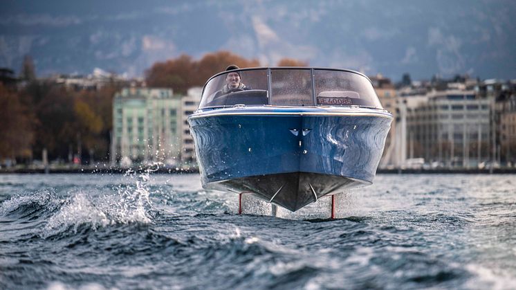 With an endurance of 2,5 hours at 20 knots, the Seven has three times the range of any other electric boat on the market. This picture was taken on Lake Geneva before the homologation trials.