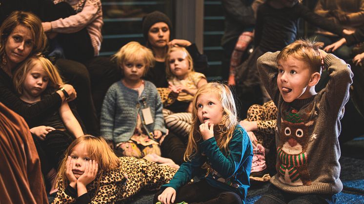 Klä ut dig, dansa med GöteborgsOperans dansare, kolla hur man knyter en peruk och gå bakom kulisserna. Torsdag 13 april är det familjevänligt öppet hus på GöteborgsOperan.