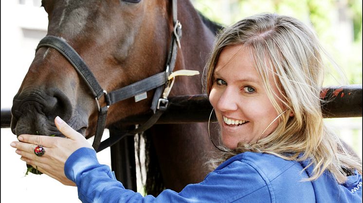 Dyrlege Anne Viken klar med ny hestebok