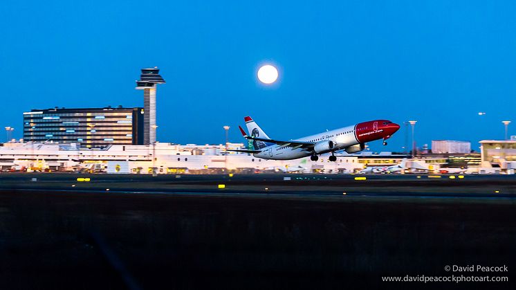 Norwegian's 737-800 take-off