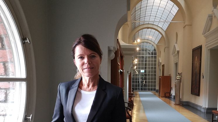 Isabel Smedberg-Palmqvist (L) kommenterar skolresultaten på Järva