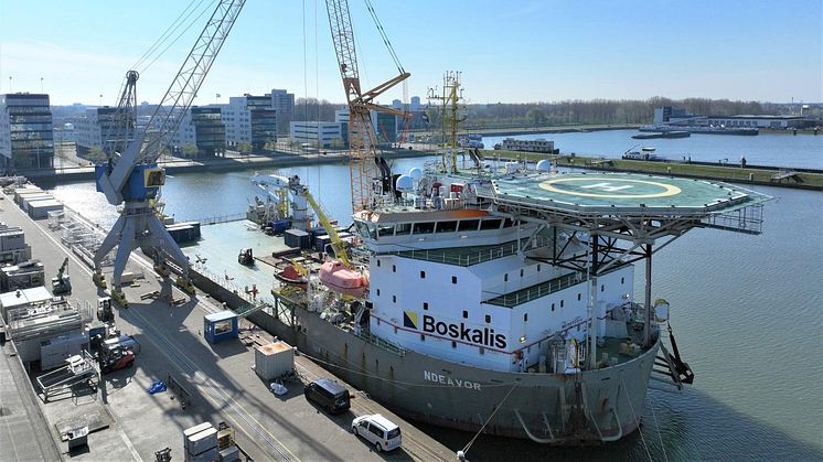 The multipurpose support vessel Ndeavor, which will sail with its crew and experts, is loaded with generators, hydraulic pumps and other specialized equipment to carry out the operation on the Safer, which no longer has functioning systems.