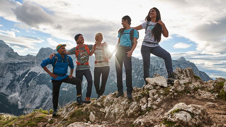  Das Erleben und Aktivsein stehen für die neue Hiking-Generation im Fokus. Genau dafür hat Maier Sports seine neue Hiking Kollektion entwickelt.