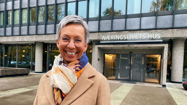 Hanne Tollerud blir en del av Drivkraft Norges administrasjon, som er lokalisert i NHO-bygget "Næringslivets Hus" på Majorstua i Oslo.