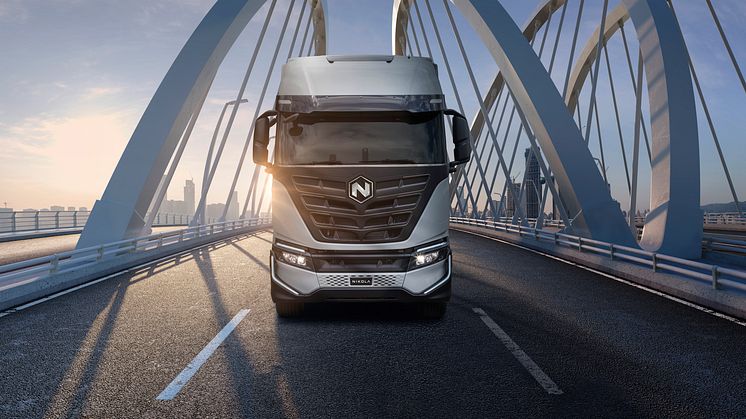 Nikola Tre FCEV  6x2:n alustamallin beta-versioon mahtuu noin 70 käyttökiloa vetyä 700 baarin paineessa. Tämä kapasiteetti yhdessä sen nopean, vajaan 20 minuutin tankkausajan kanssa mahdollistaa jopa 800 km:n toimintamatkan.