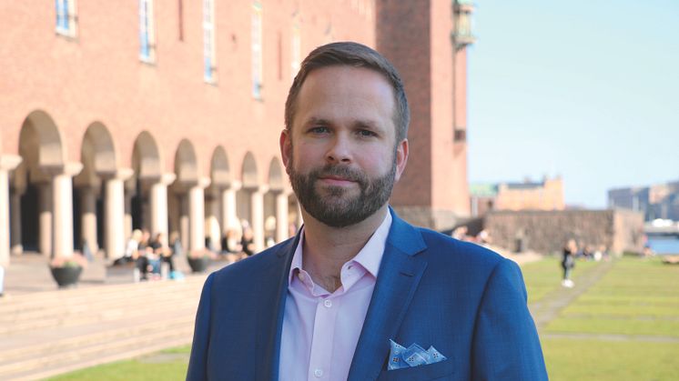 Kulturborgarråd Jonas Naddebo (C) presenterar krispaket till kulturen i Stockholm